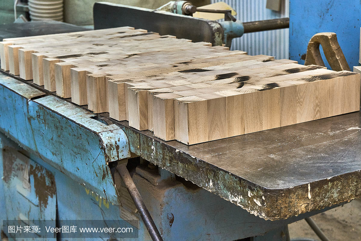砧板。榆木刨花板的制作工艺。木制家具制造工艺